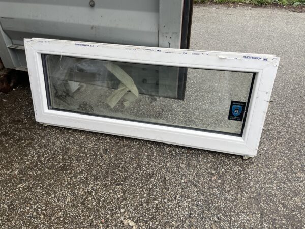 PVC aken 2x klaas 113x43